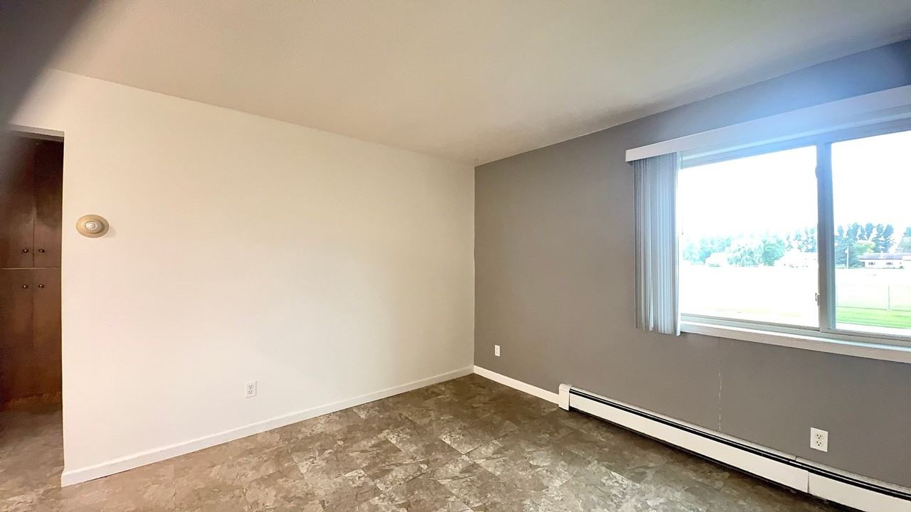 Neighborhood Charm, Park Views, and No Utility Bills - Photo 5 of 8