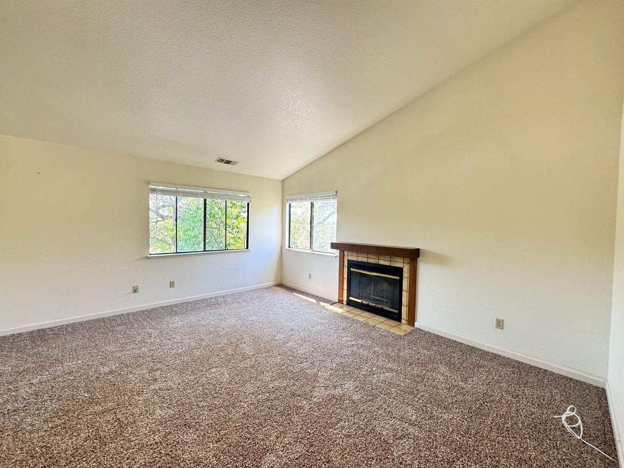 718 Dorothy Way - Photo 3 of 17