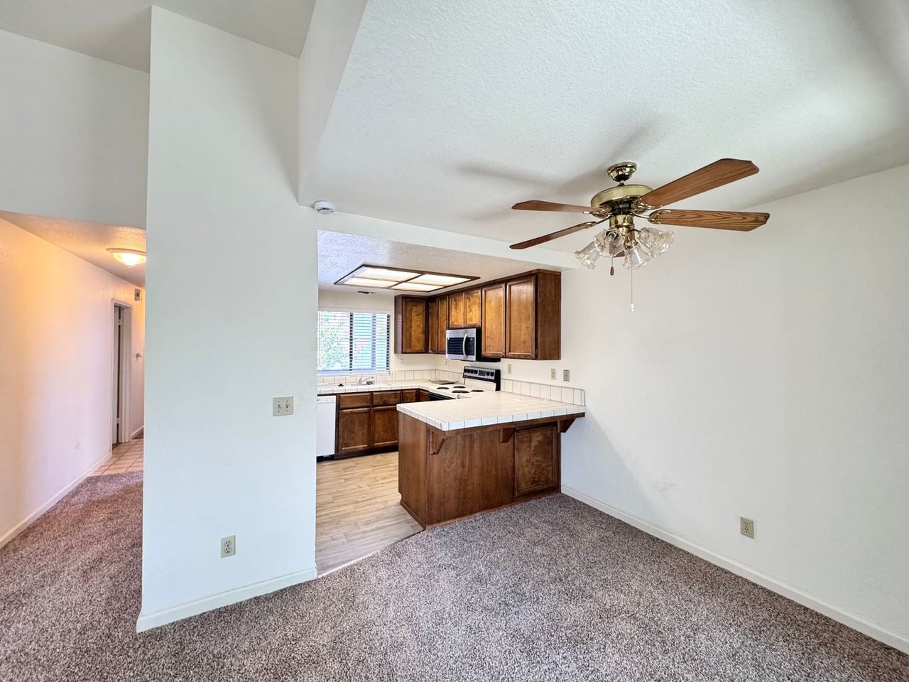 718 Dorothy Way - Photo 5 of 17