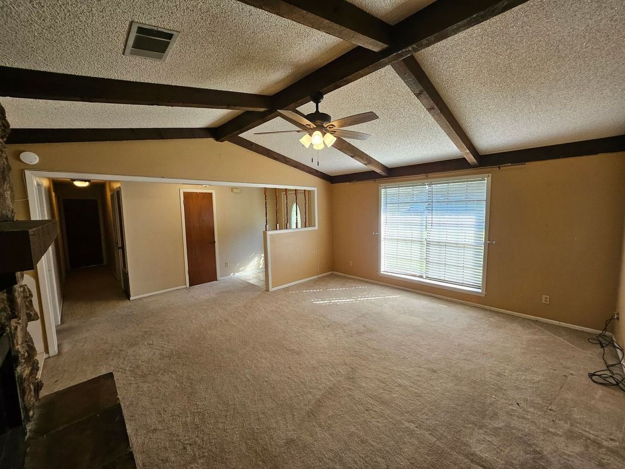 105 Amelia Dr - Photo 2 of 18