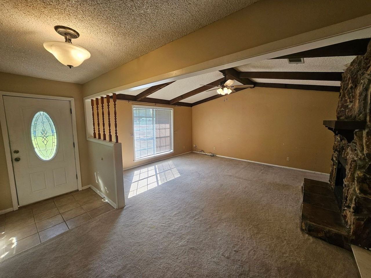 105 Amelia Dr - Photo 3 of 18