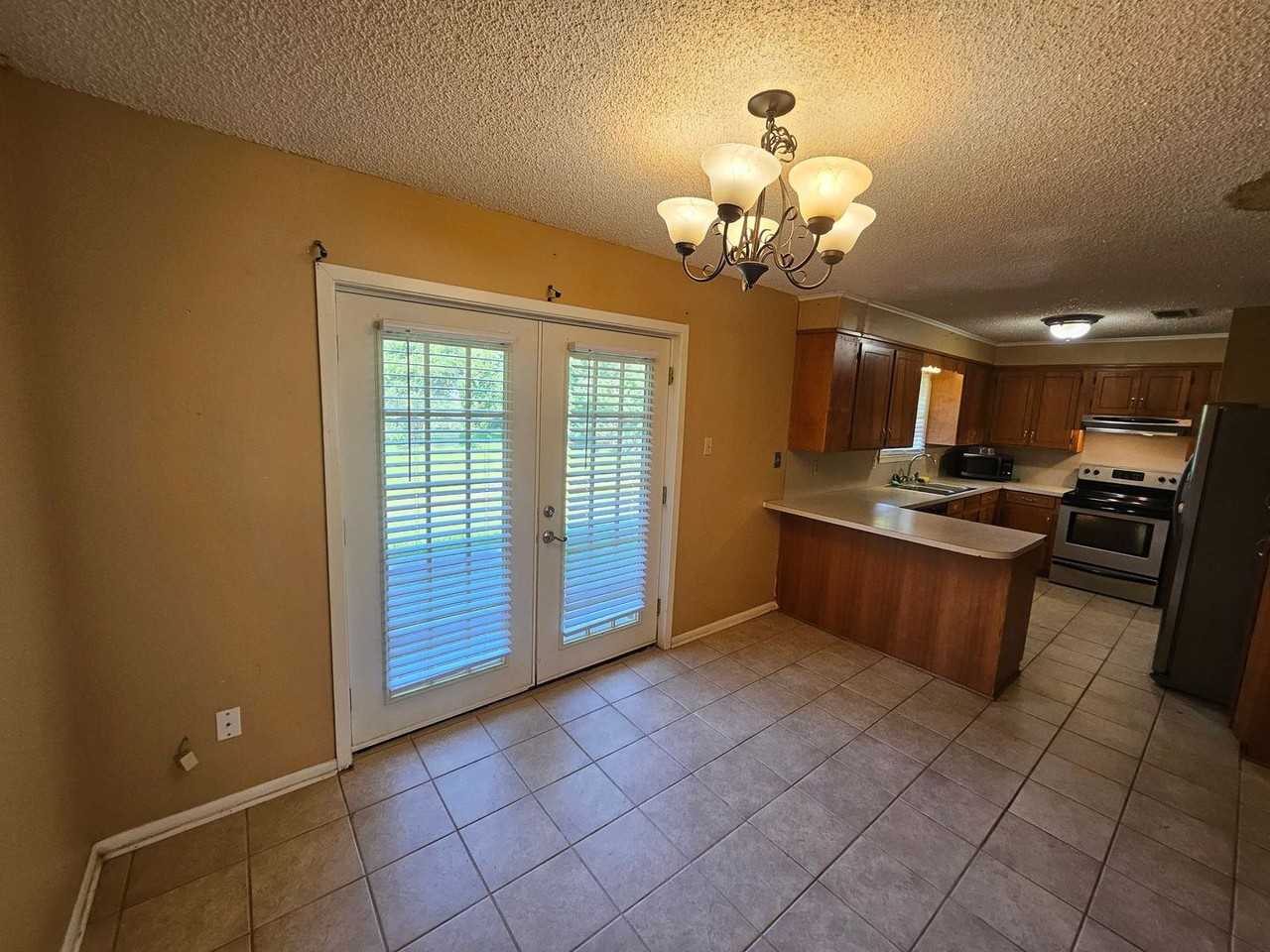 105 Amelia Dr - Photo 6 of 18