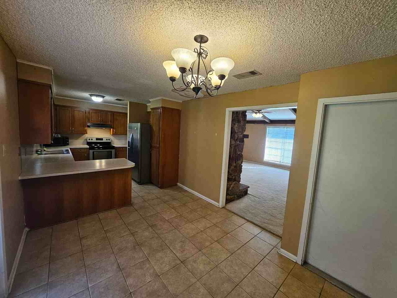 105 Amelia Dr - Photo 7 of 18