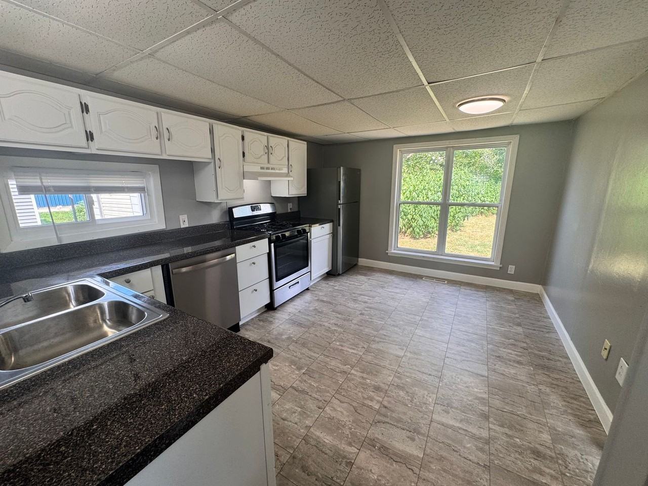 1717 12th St - Photo 2 of 15