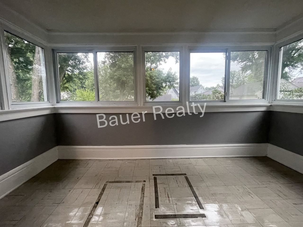 320 Dorchester St - Photo 3 of 19