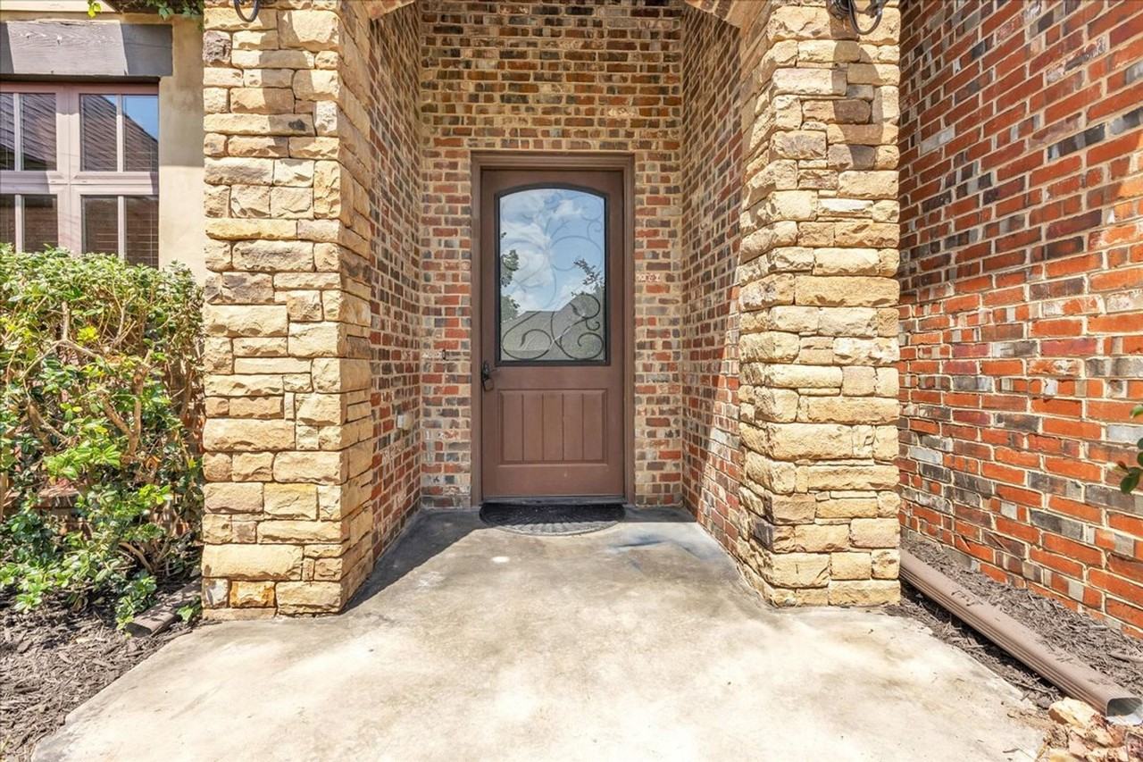 5000 Tower Bridge Ct - Photo 3 of 50