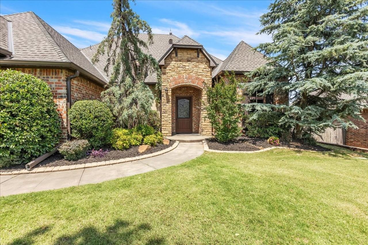 5000 Tower Bridge Ct - Photo 4 of 50