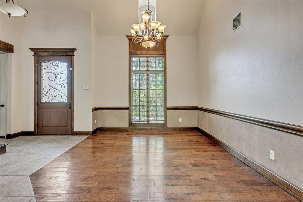 5000 Tower Bridge Ct - Photo 7 of 50