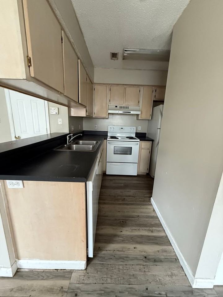2462 Nugget Ln - Photo 3 of 9
