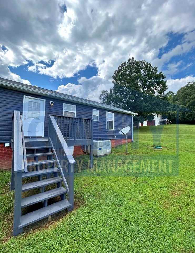 1004 Whisperwood Trl Ne - Photo 3 of 19