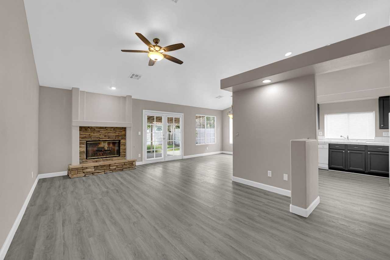 5028 Saint Annes Dr - Photo 2 of 19