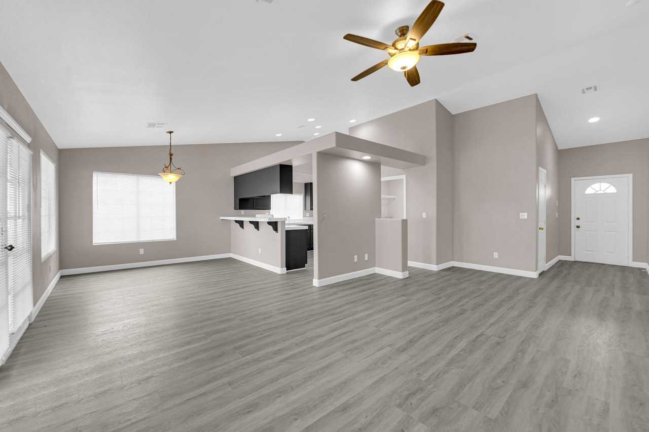 5028 Saint Annes Dr - Photo 3 of 19