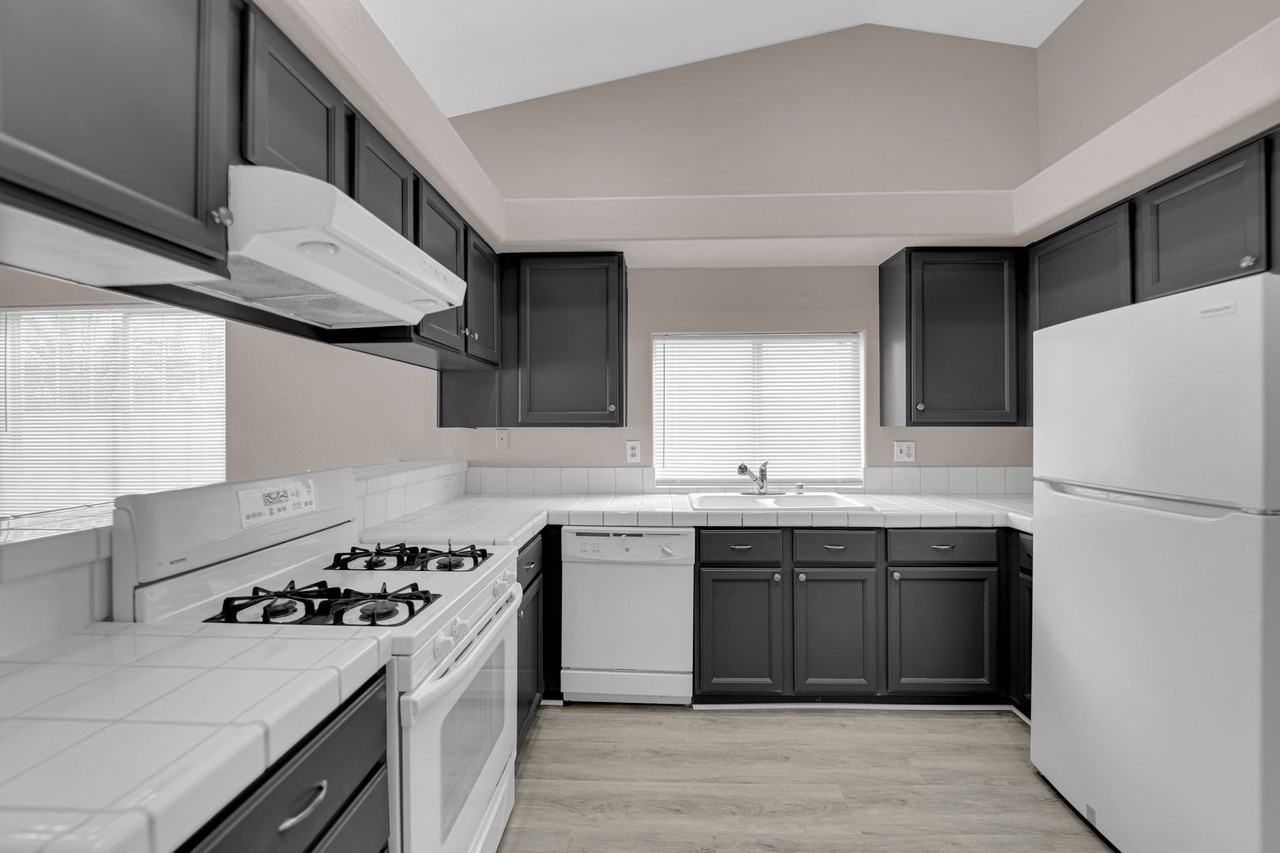 5028 Saint Annes Dr - Photo 5 of 19