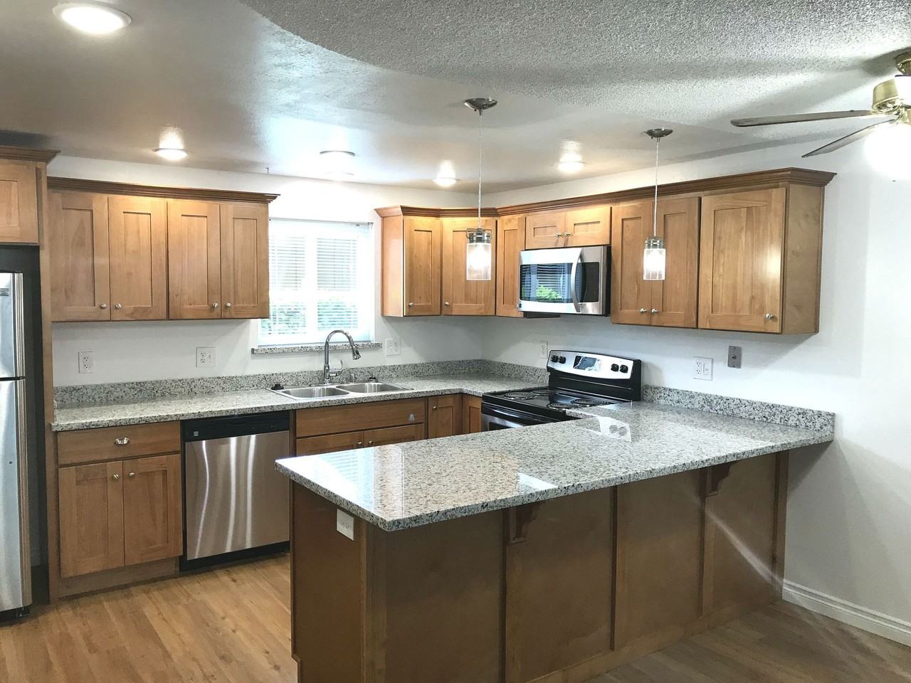 Oaktree Apartments - Photo 3 of 19