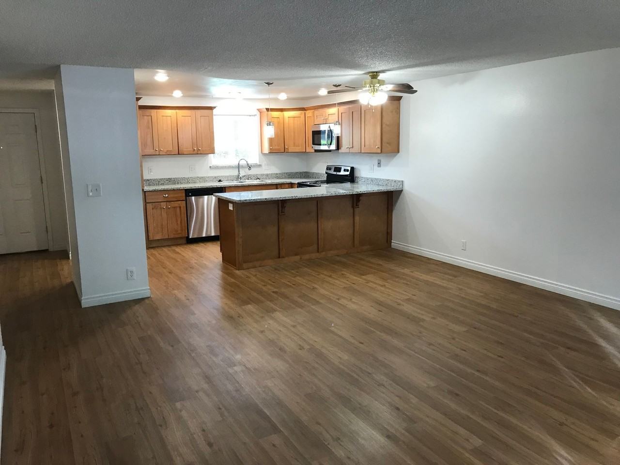 Oaktree Apartments - Photo 5 of 19