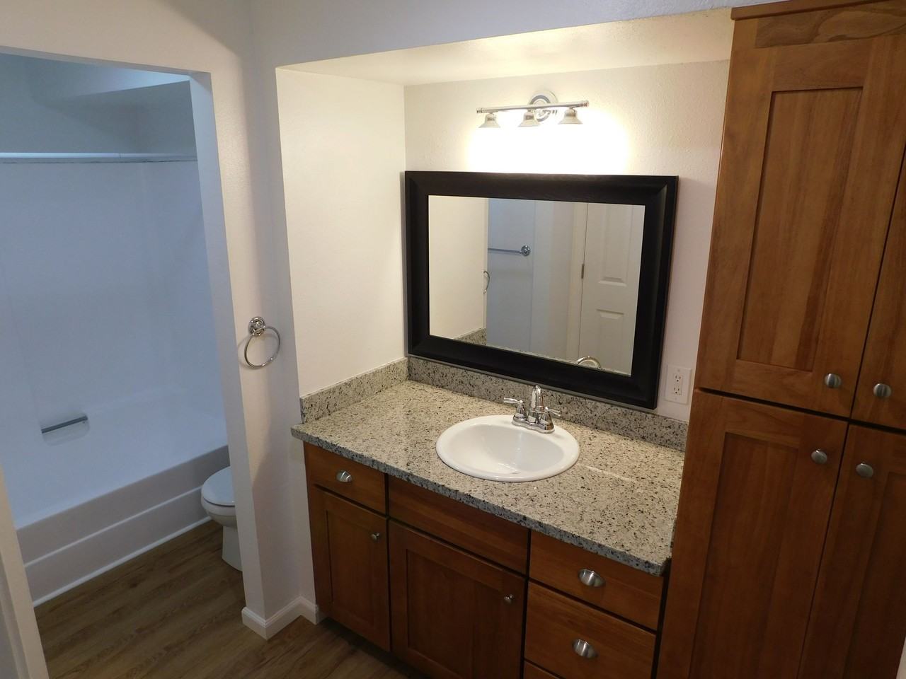 Oaktree Apartments - Photo 7 of 19