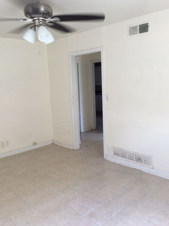208 Se 6th St - Photo 4 of 19