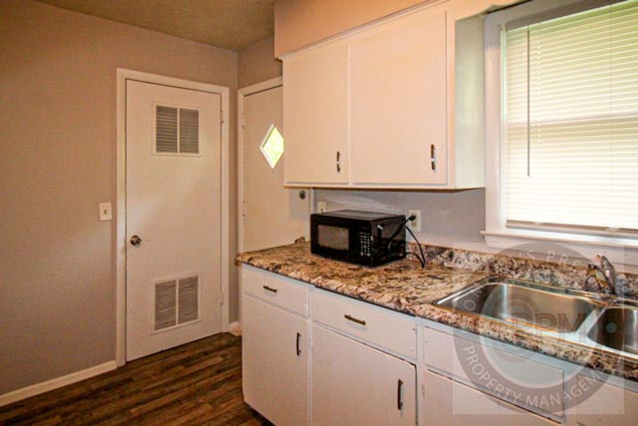 3537 N 37th St - Photo 3 of 12