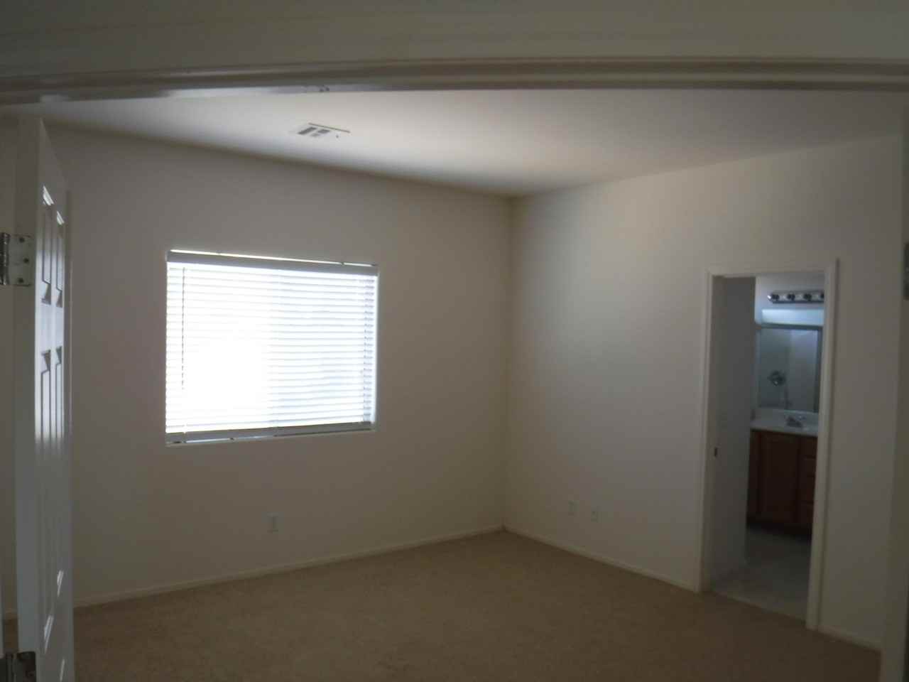 127 Manor House Ave - Photo 4 of 11