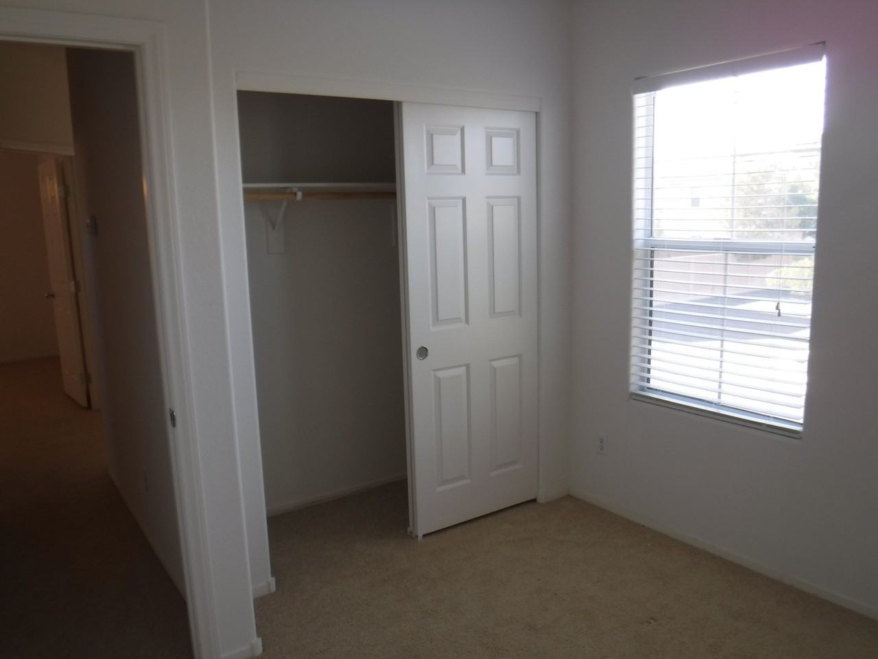 127 Manor House Ave - Photo 5 of 11