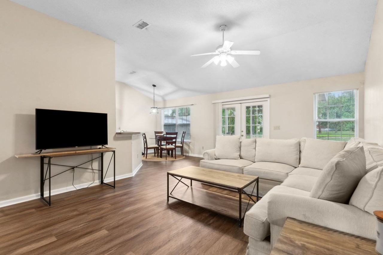 1022 Isle Of Palms Ln - Photo 3 of 25