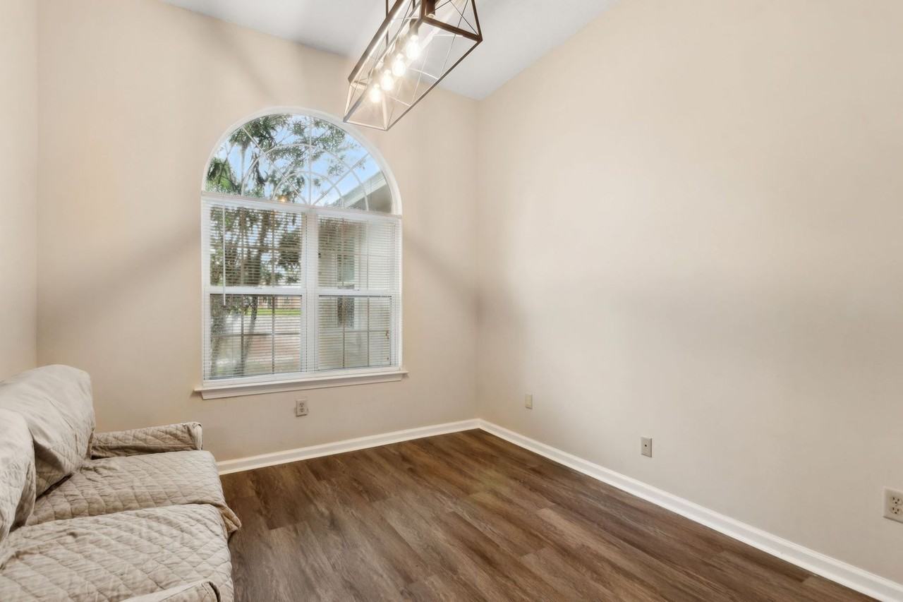 1022 Isle Of Palms Ln - Photo 5 of 25