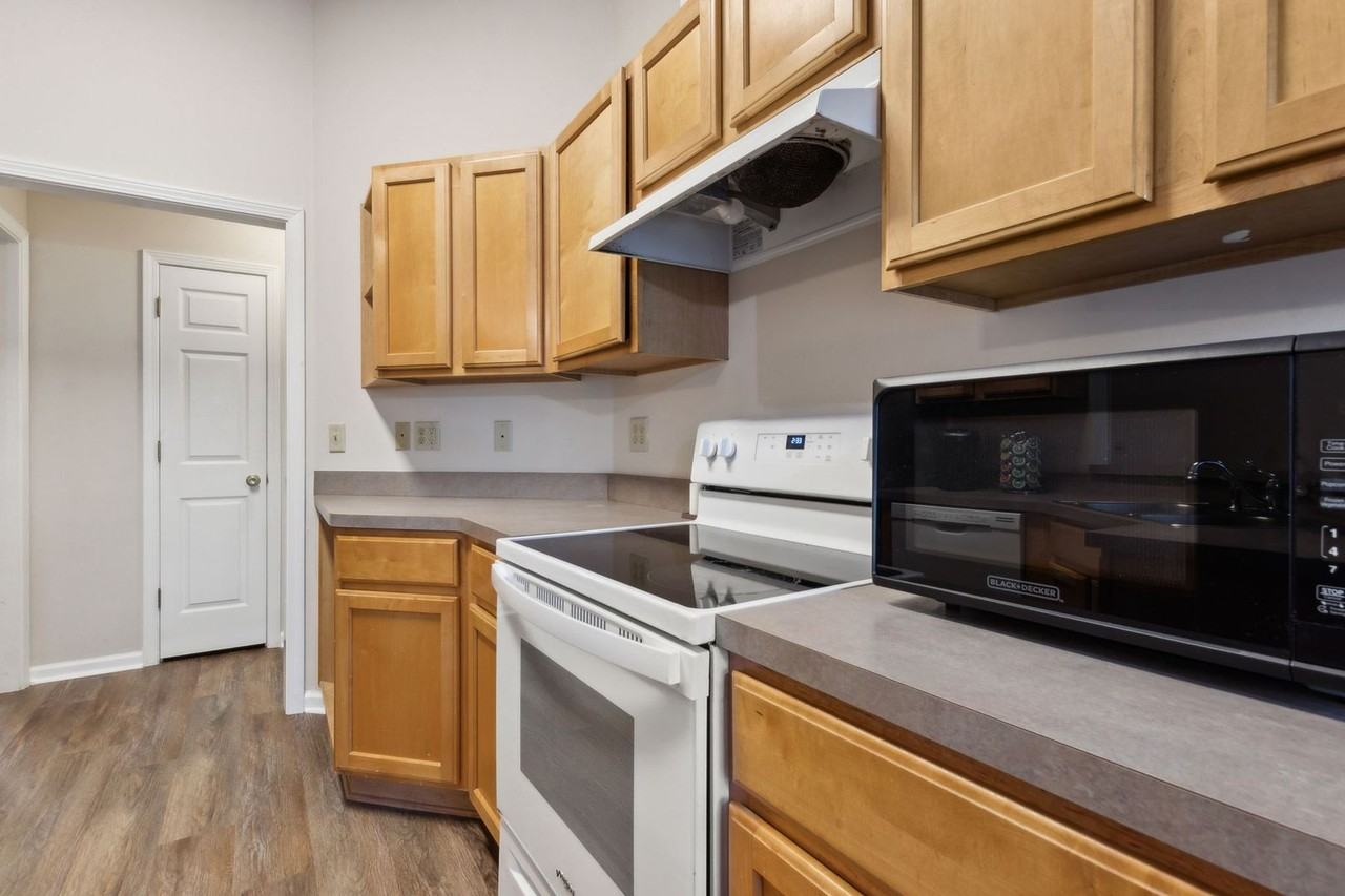 1022 Isle Of Palms Ln - Photo 7 of 25