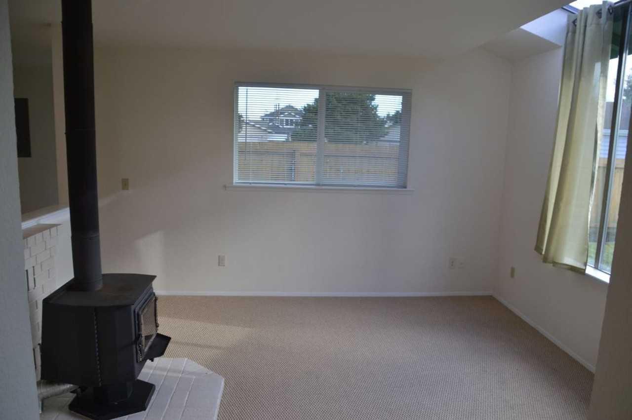 215 96th Pl Se - Photo 2 of 10