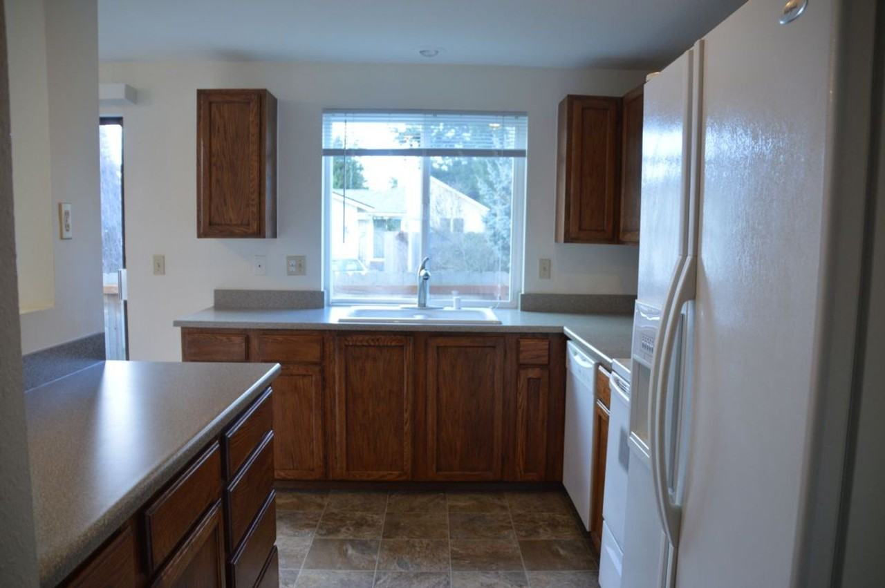 215 96th Pl Se - Photo 4 of 10