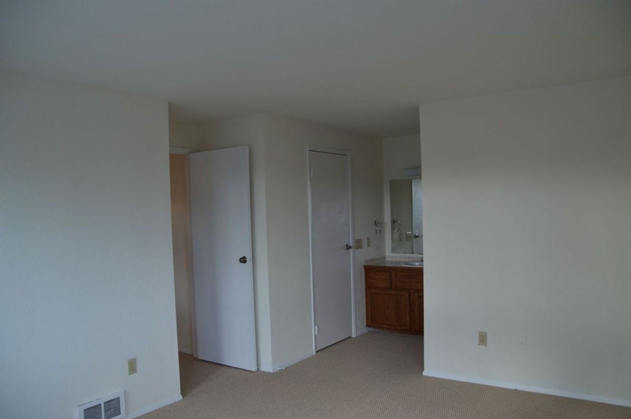 215 96th Pl Se - Photo 5 of 10