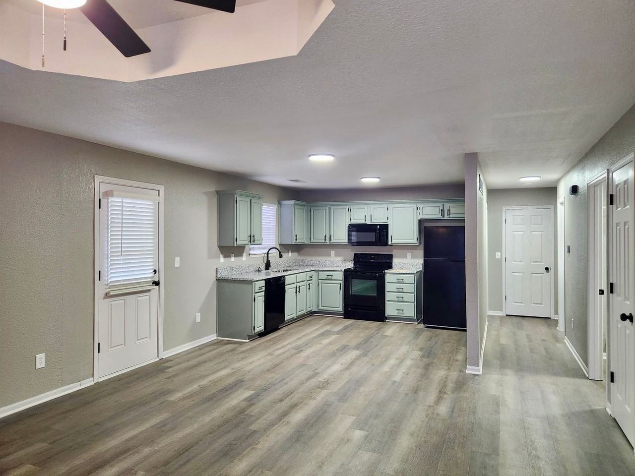 500 Se Chelsey Ln Apt A - Photo 2 of 7