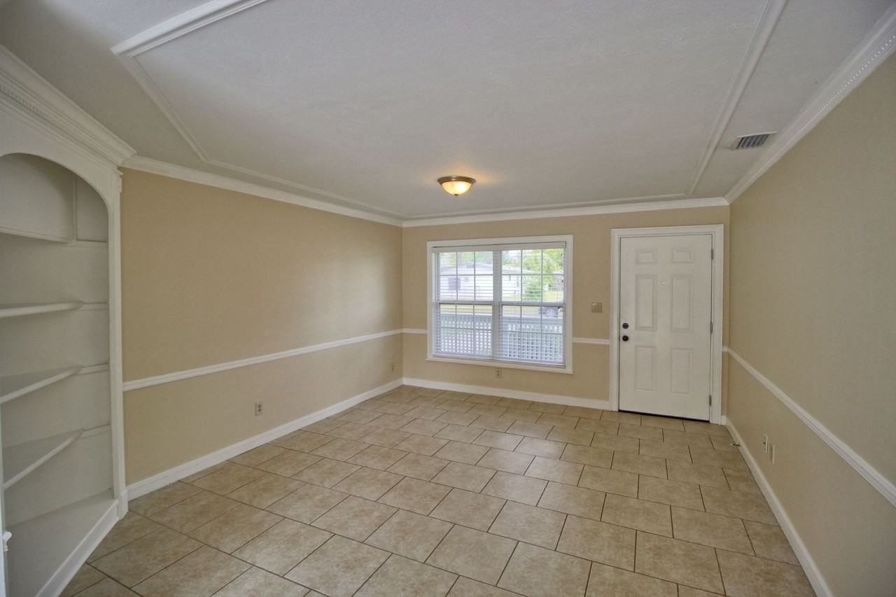 323 Elm Dr - Photo 2 of 14