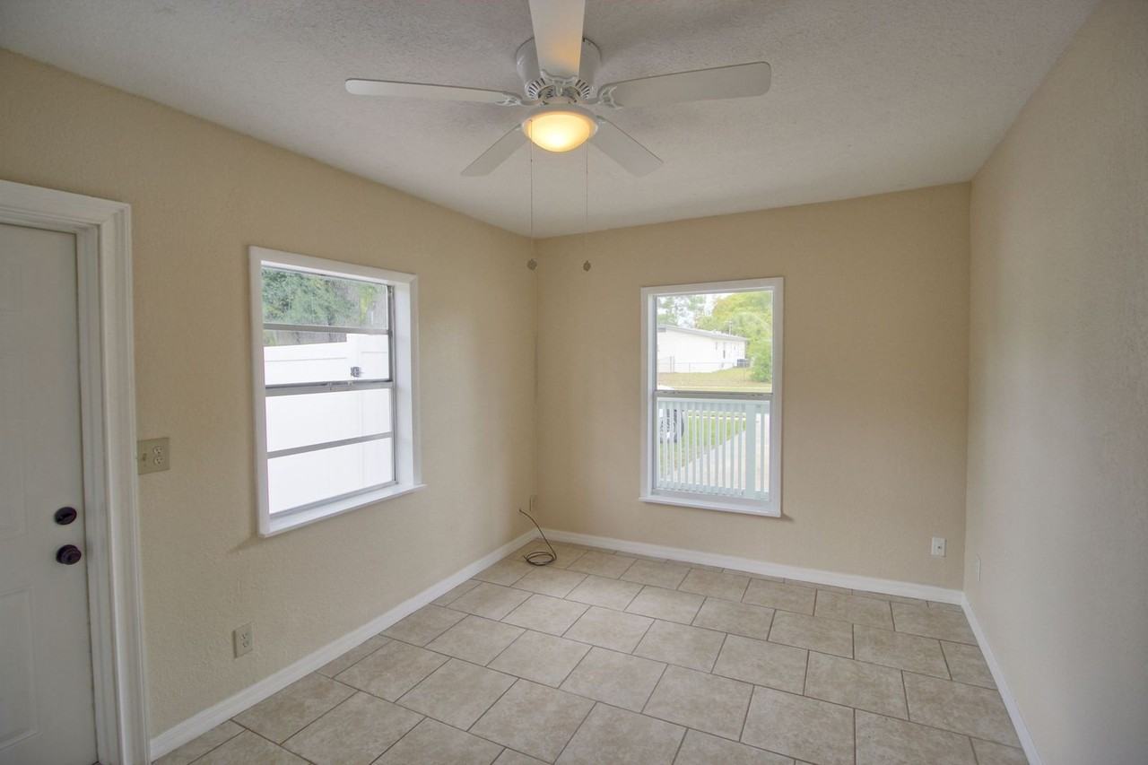 323 Elm Dr - Photo 5 of 14