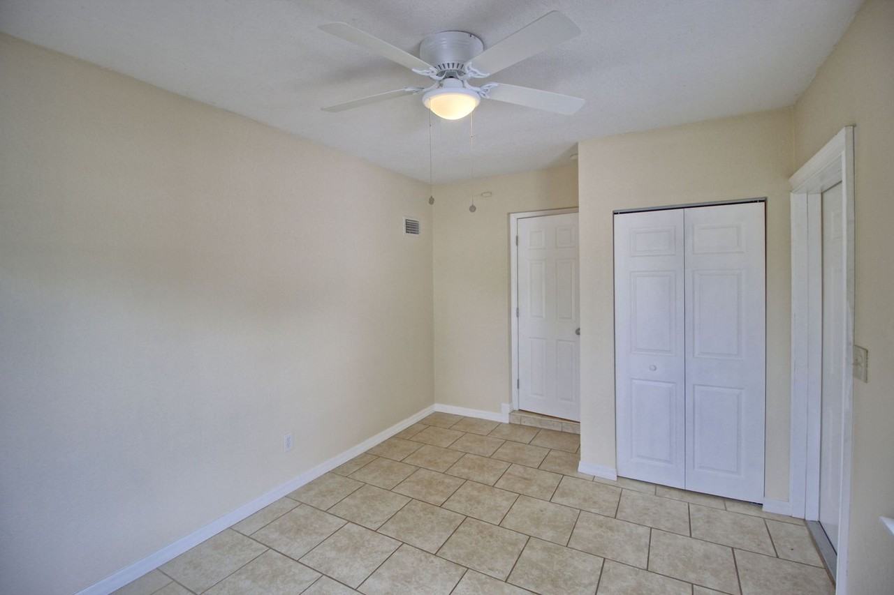 323 Elm Dr - Photo 6 of 14