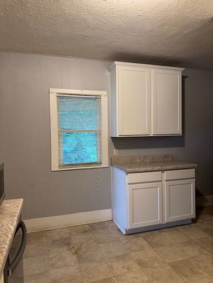 3524 N 45th Ave - Photo 3 of 6