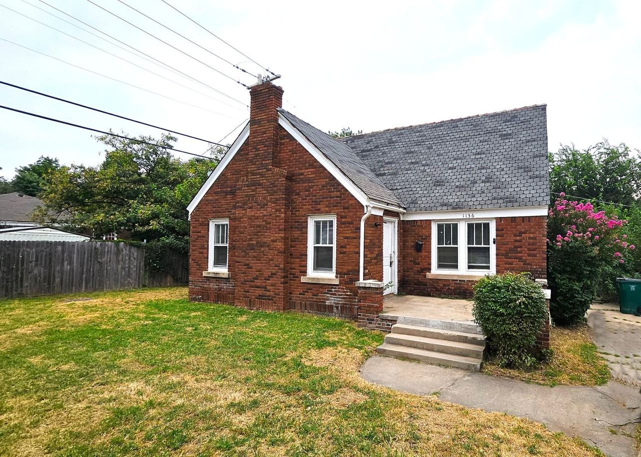 1136 N Villa Ave - Photo 2 of 21
