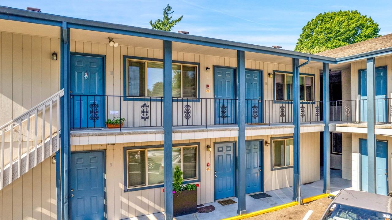 #167 FRANCIS STREET APARTMENTS - Photo 4 of 6