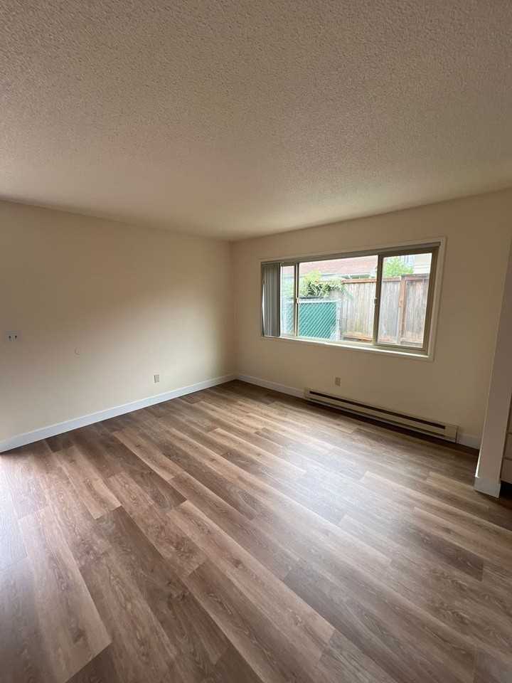 #167 FRANCIS STREET APARTMENTS - Photo 5 of 6