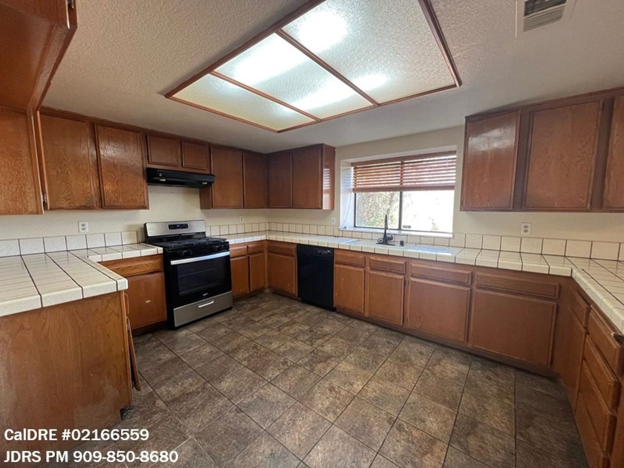 1311 Camran Ave - Photo 2 of 14