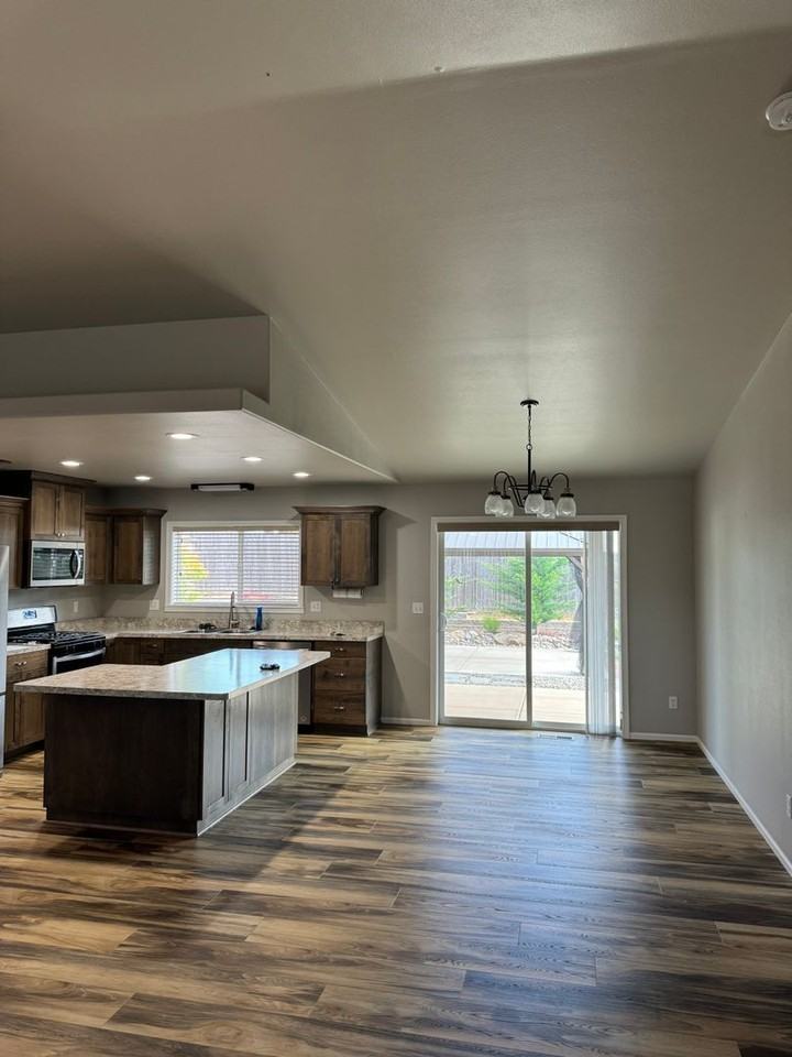 207 Addison Ave - Photo 5 of 16