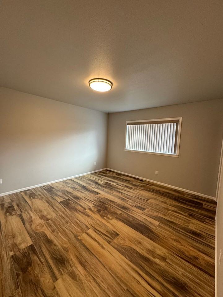 207 Addison Ave - Photo 6 of 16