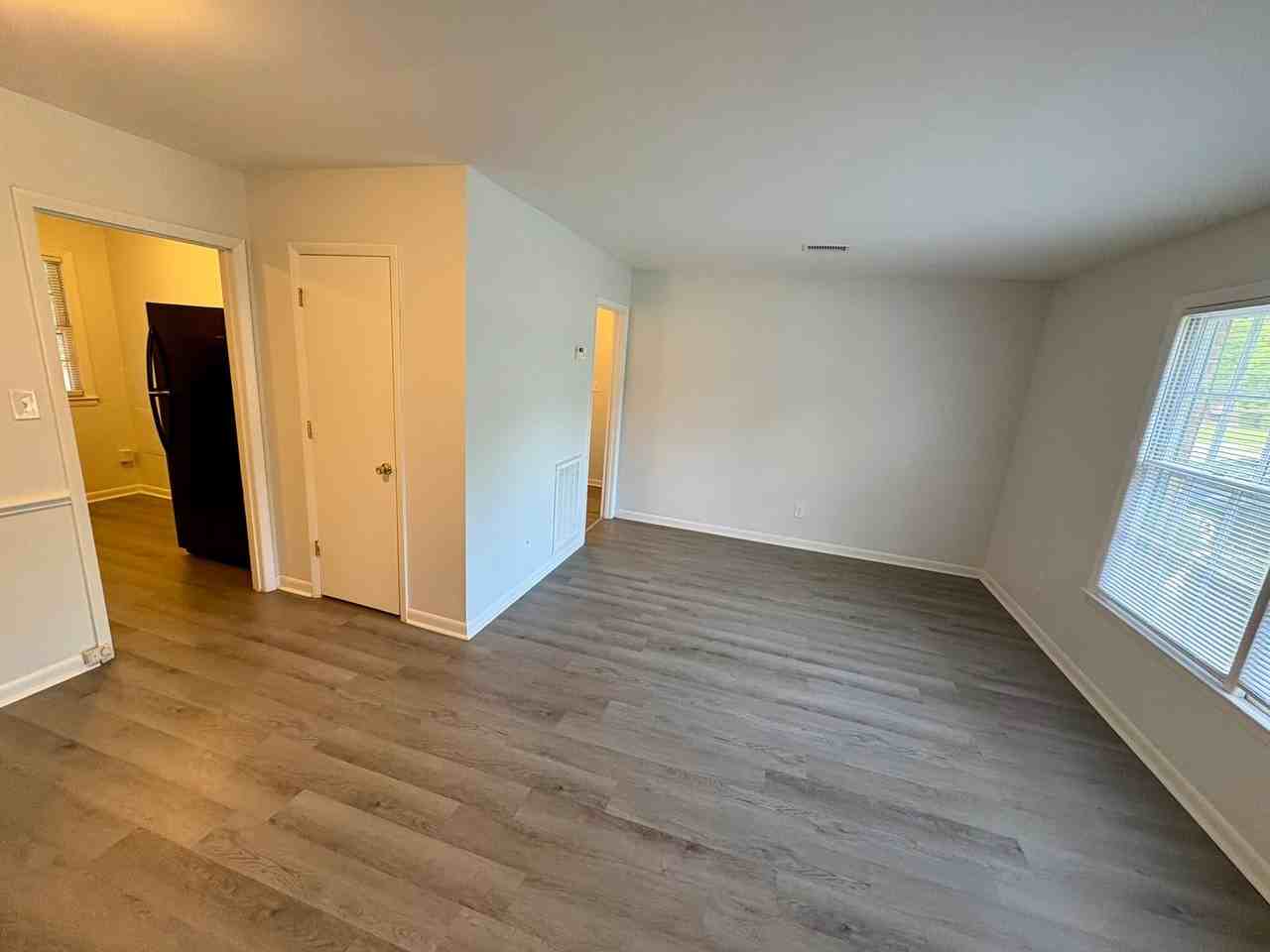 709 Montclair Dr - Photo 2 of 15