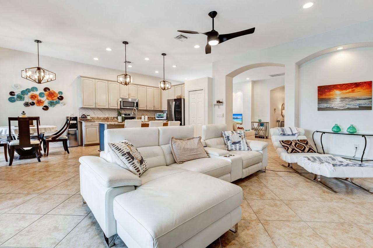 14059 Mirror Ct - Photo 4 of 46