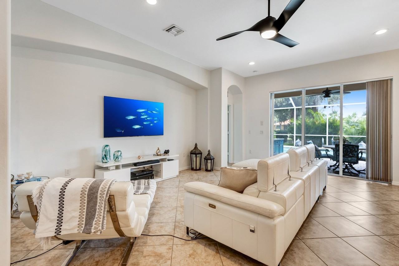 14059 Mirror Ct - Photo 5 of 46