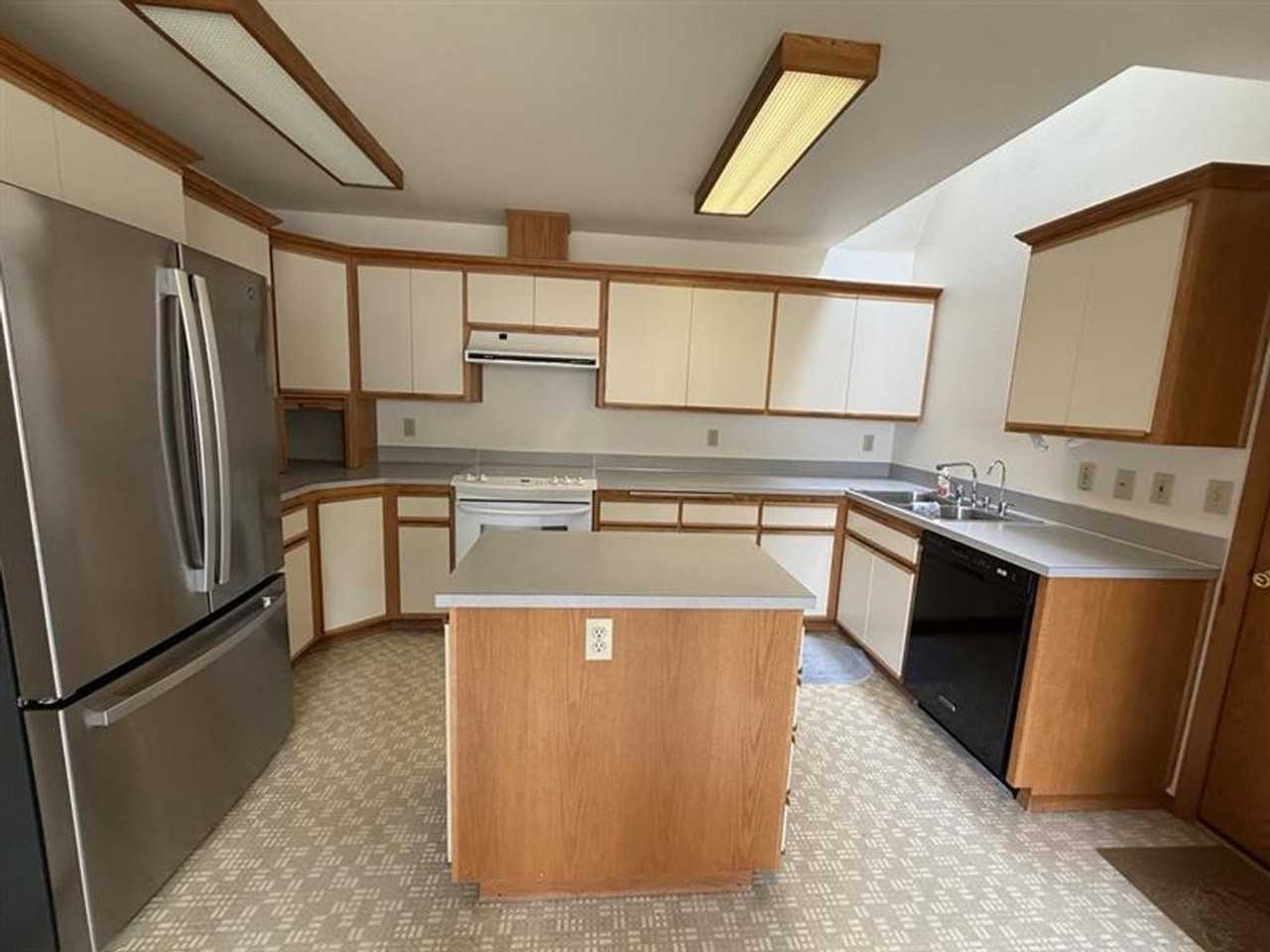 10366 Sw Riley Ct - Photo 2 of 13