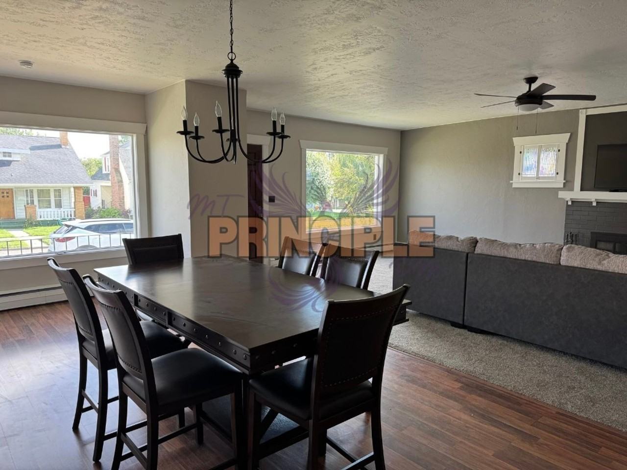 1147 Steele St - Photo 4 of 15