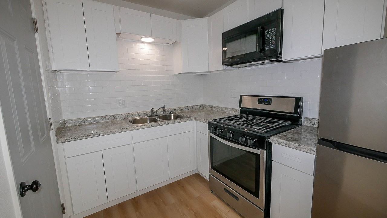 5032 W Point Loma Blvd - Photo 3 of 25