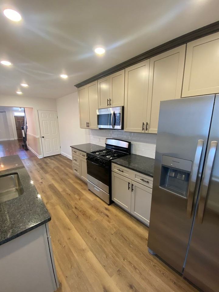 307 1/2 Coral St - Photo 3 of 25