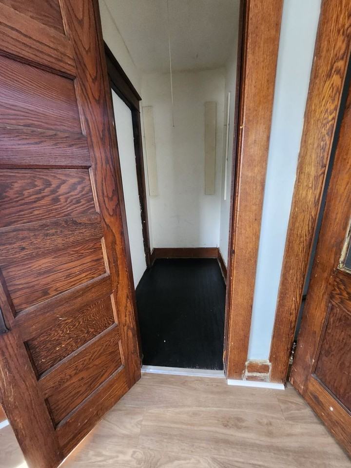 746 E 6th St - Photo 3 of 10