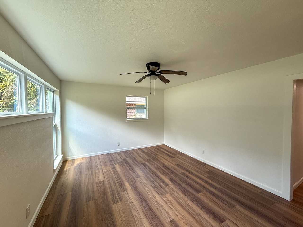 5230 Springhill Dr - Photo 4 of 20